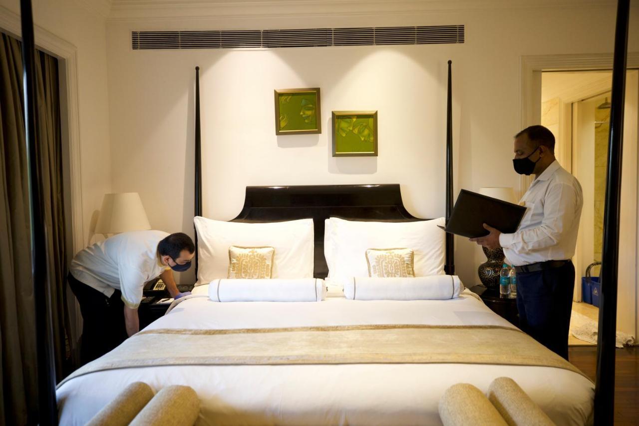 The Claridges New Delhi Hotel Bagian luar foto A room at the Taj Mahal Palace