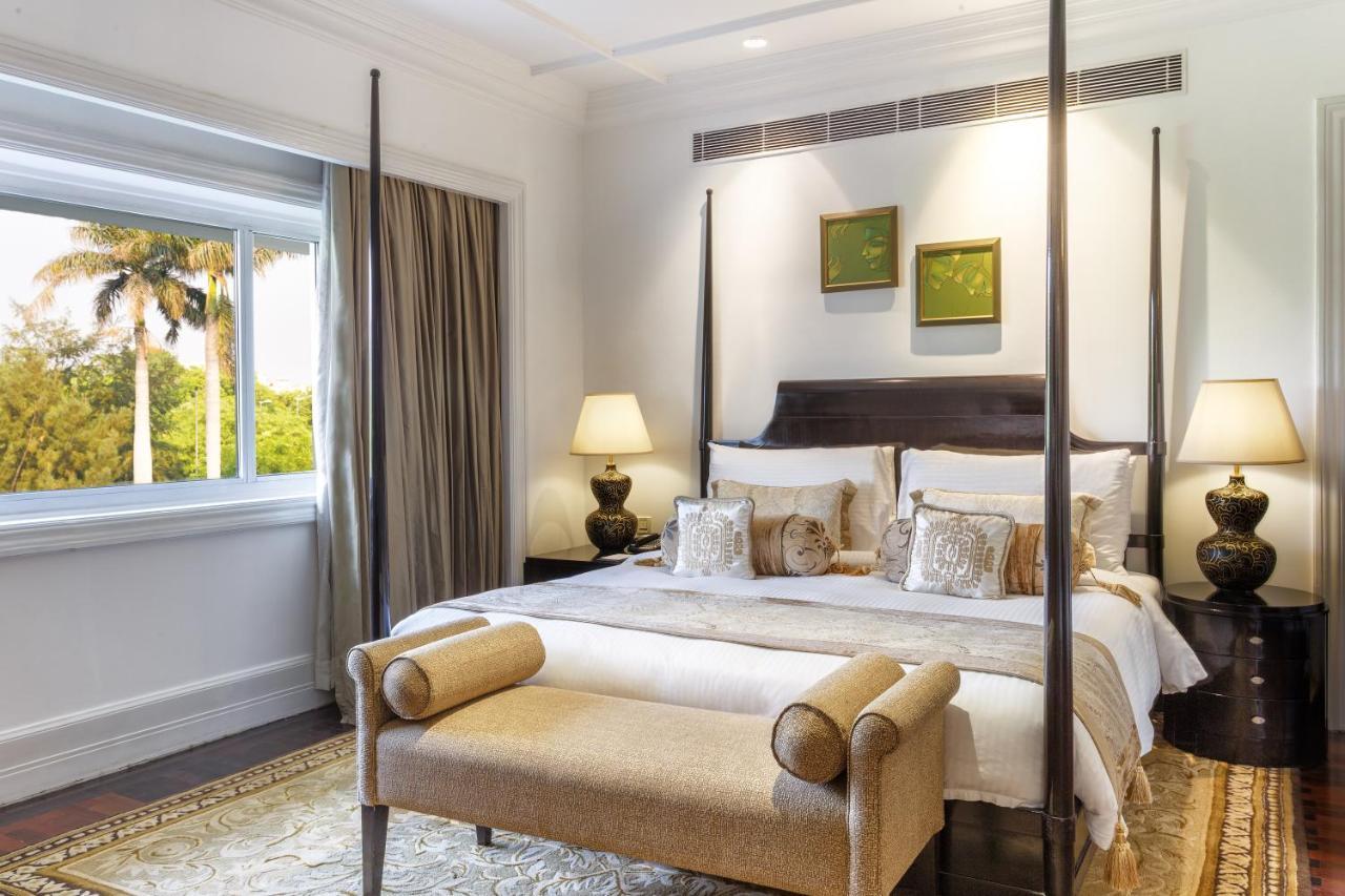 The Claridges New Delhi Hotel Bagian luar foto A bedroom at the Taj Mahal Palace
