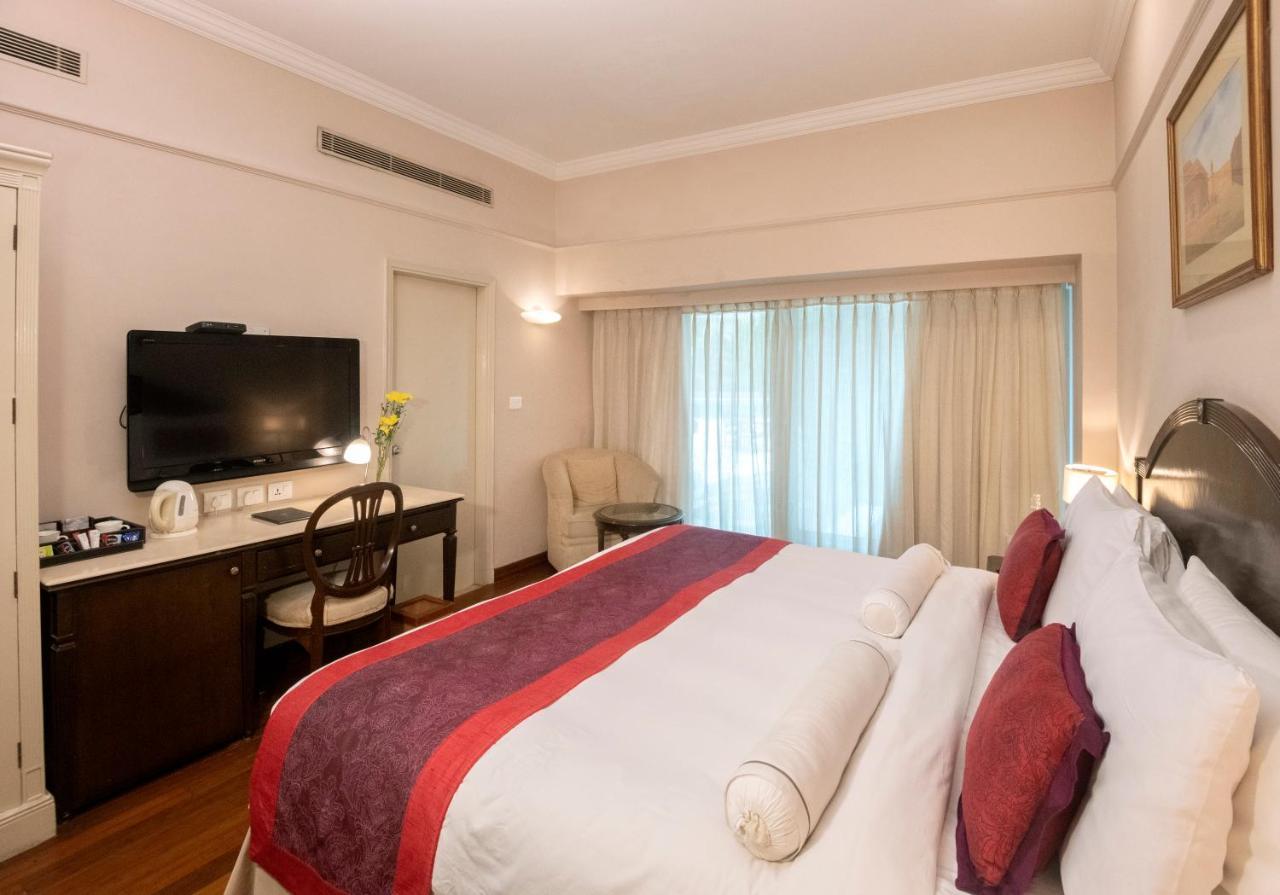 The Claridges New Delhi Hotel Bagian luar foto A room at the Taj Bengal