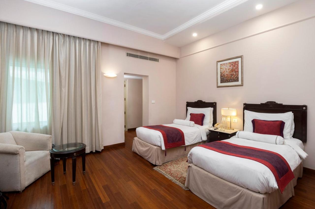 The Claridges New Delhi Hotel Bagian luar foto Deluxe Room