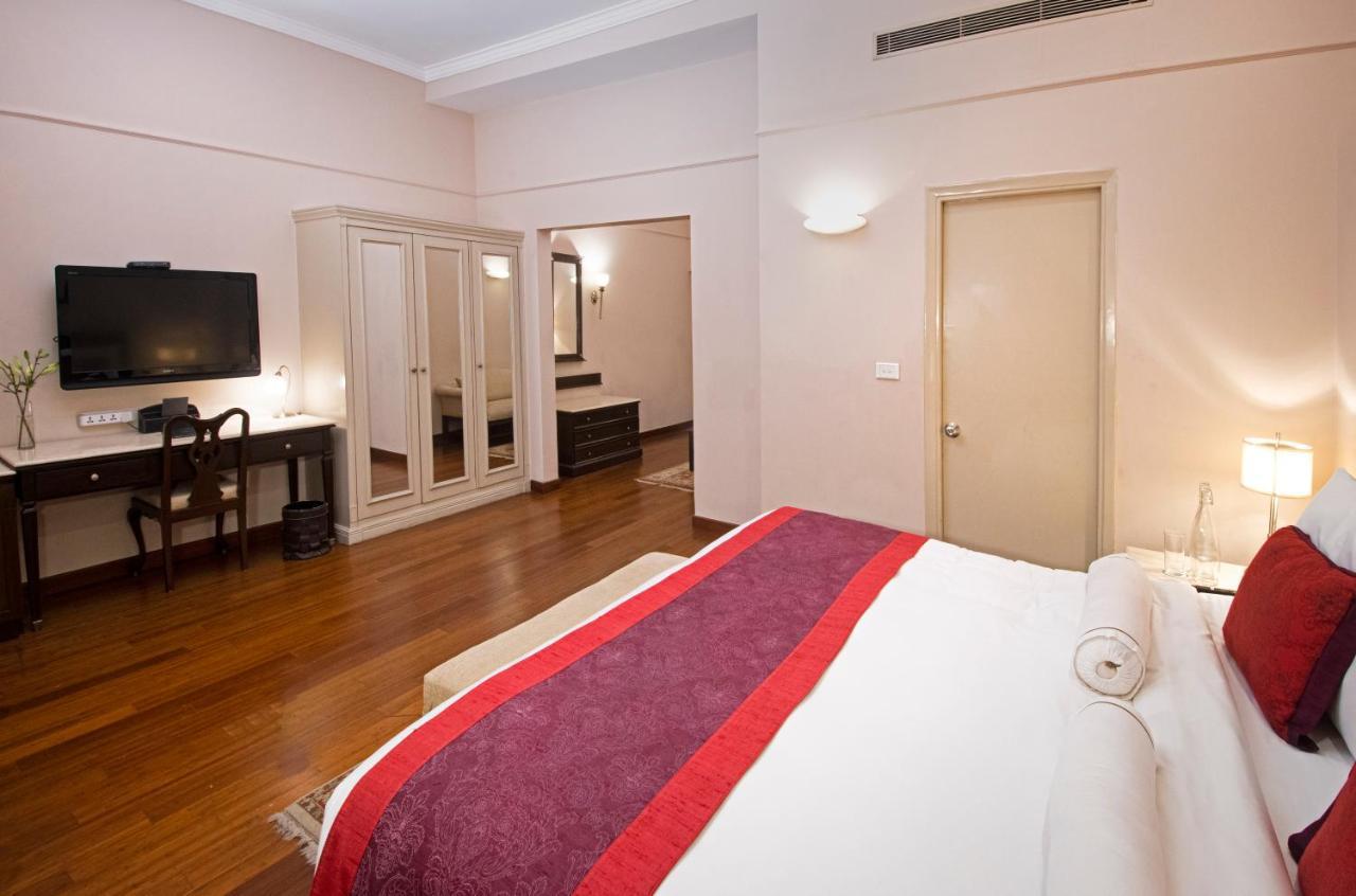 The Claridges New Delhi Hotel Bagian luar foto A room at the hotel