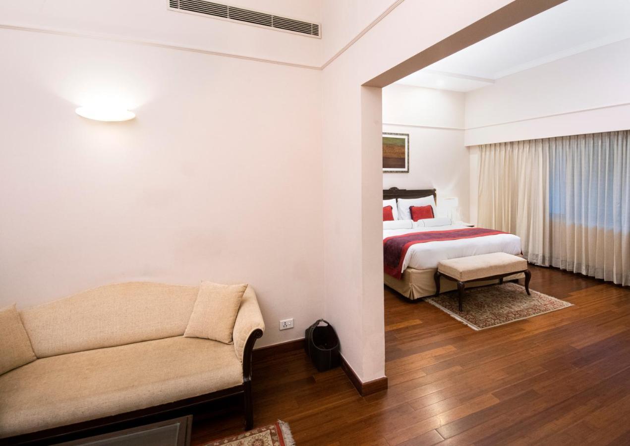 The Claridges New Delhi Hotel Bagian luar foto A suite at the Taj Bengal