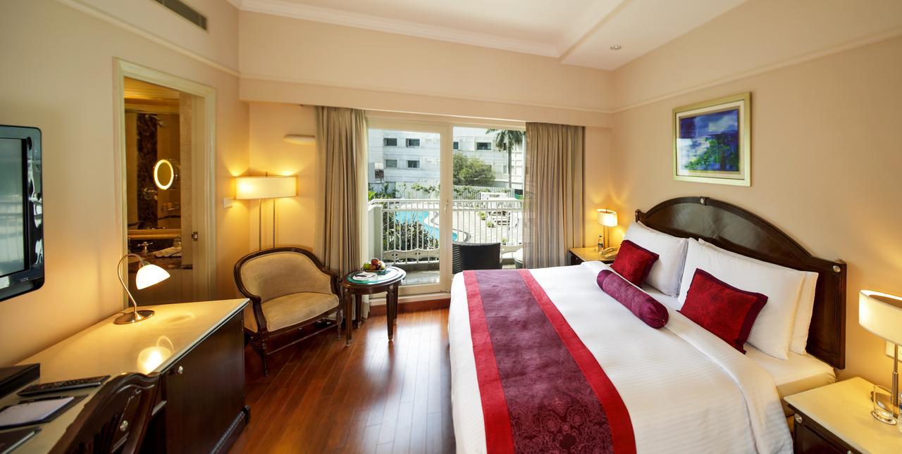The Claridges New Delhi Hotel Bagian luar foto A room at the hotel