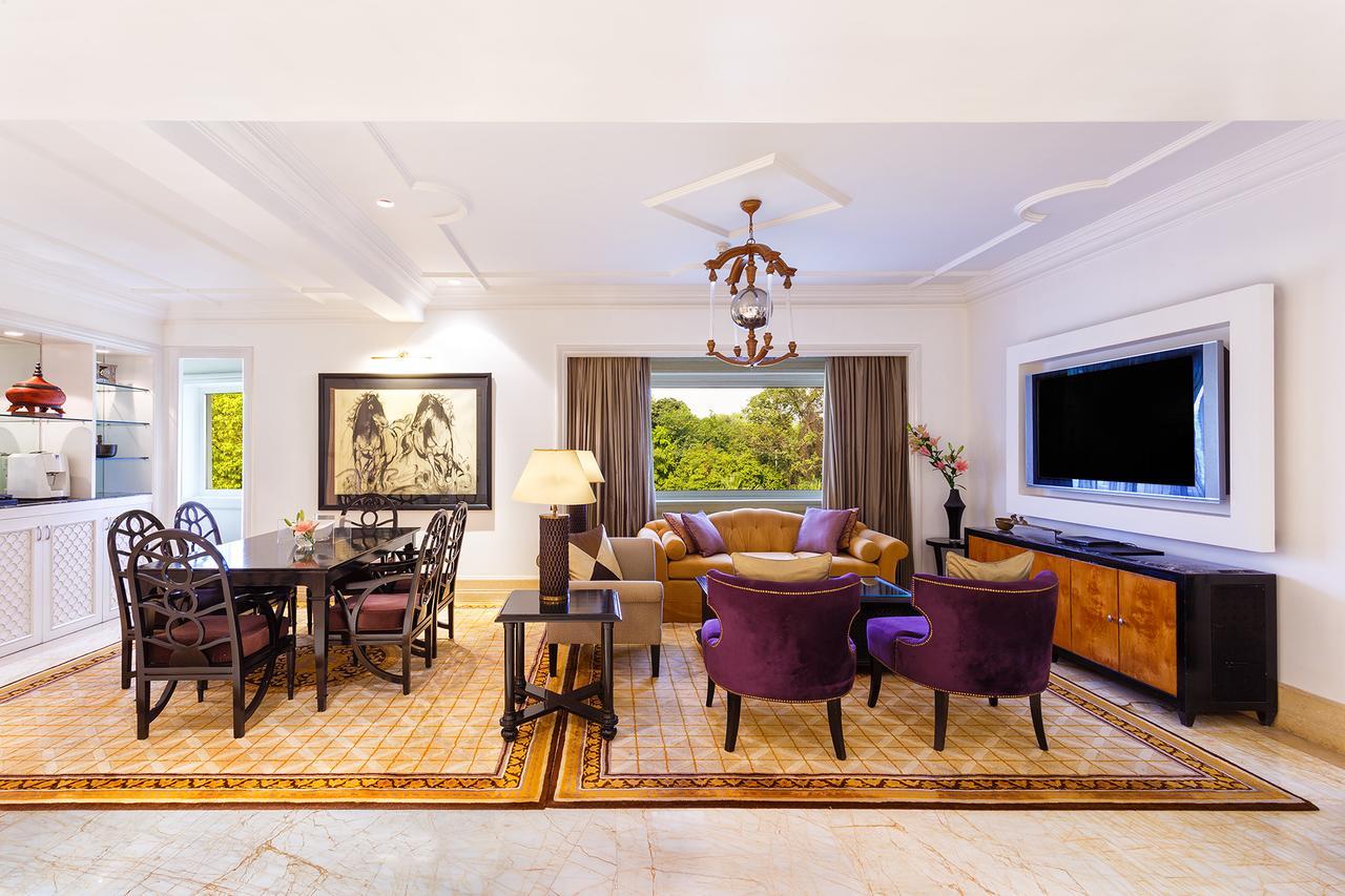 The Claridges New Delhi Hotel Bagian luar foto A living room in a suite at the Four Seasons Hotel, Mumbai
